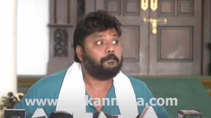 ಕಾರ್ಯಕ್ರಮ ನಿಮ್ಮಪ್ಪಂದಲ್ಲ, ಸಿದ್ದರಾಮಯ್ಯ ಸರ್ಕಾರದ್ದು ಅಂತ ಹೇಳಿದ್ದು ನಿಜವೆಂದ ಶಾಸಕ ಪ್ರದೀಪ್ ಈಶ್ವರ್ ಕಾರ್ಯಕ್ರಮ ನಿಮ್ಮಪ್ಪಂದಲ್ಲ, ಸಿದ್ದರಾಮಯ್ಯ ಸರ್ಕಾರದ್ದು ಅಂತ ಹೇಳಿದ್ದು ನಿಜವೆಂದ ಶಾಸಕ ಪ್ರದೀಪ್ ಈಶ್ವರ್