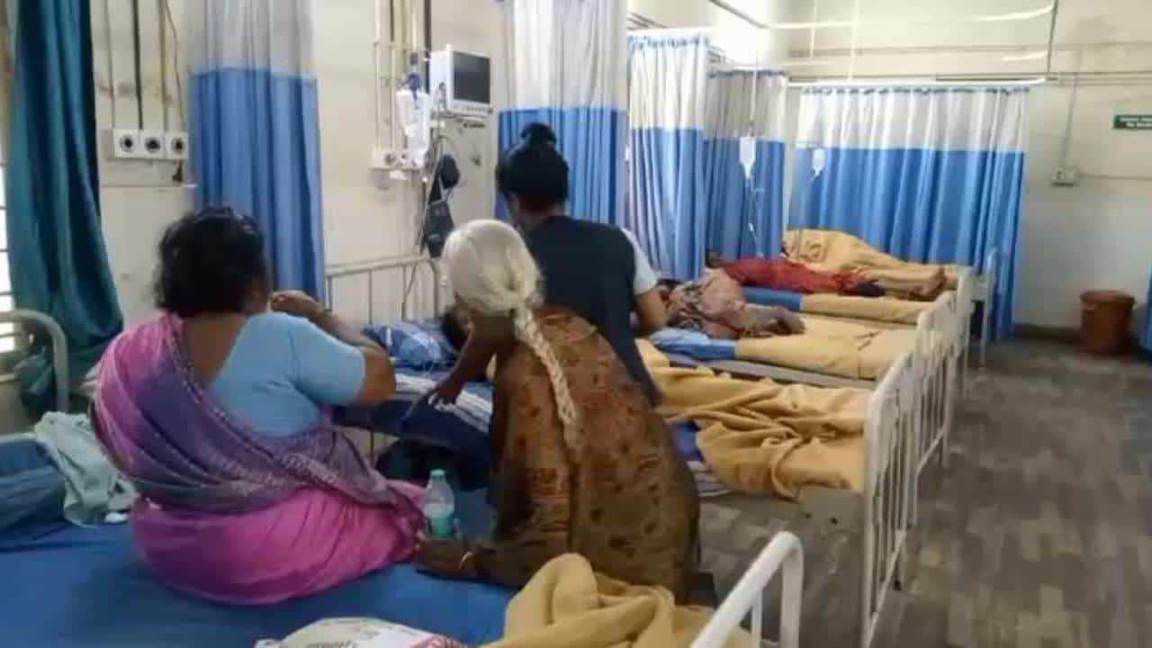 ದೇವರ ಪ್ರಸಾದ ಸೇವಿಸಿದ್ದ ಒಂದೇ ಗ್ರಾಮದ 50ಕ್ಕೂ ಹೆಚ್ಚು ಜನ ಅಸ್ವಸ್ಥ: ಆಸ್ಪತ್ರೆಗೆ ದಾಖಲು