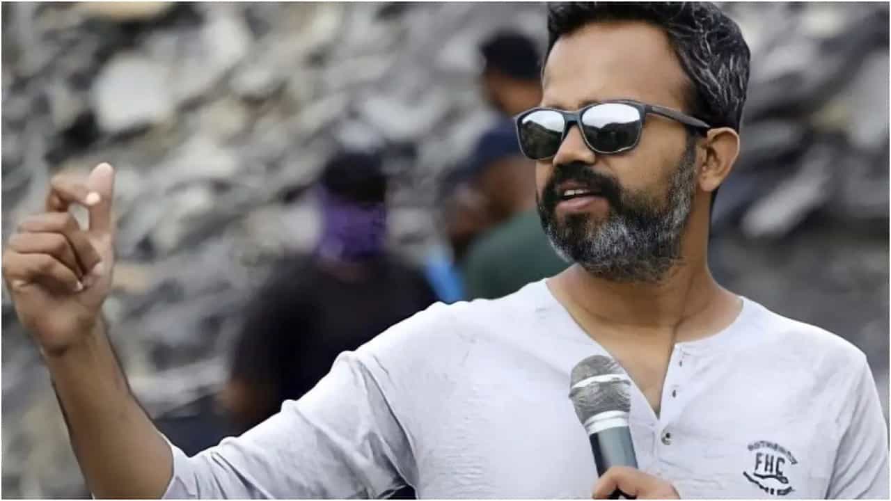 ಪ್ರಶಾಂತ್ ನೀಲ್ ನಿರ್ದೇಶನದ ಹಿಟ್ ಚಿತ್ರ ರೀ-ರಿಲೀಸ್; ಅಡ್ವಾನ್ಸ್ ಬುಕಿಂಗ್ನಲ್ಲಿ ಕೋಟಿ ದಾಟಿದ ಗಳಿಕೆ ಪ್ರಶಾಂತ್ ನೀಲ್ ನಿರ್ದೇಶನದ ಹಿಟ್ ಚಿತ್ರ ರೀ-ರಿಲೀಸ್; ಅಡ್ವಾನ್ಸ್ ಬುಕಿಂಗ್ನಲ್ಲಿ ಕೋಟಿ ದಾಟಿದ ಗಳಿಕೆ