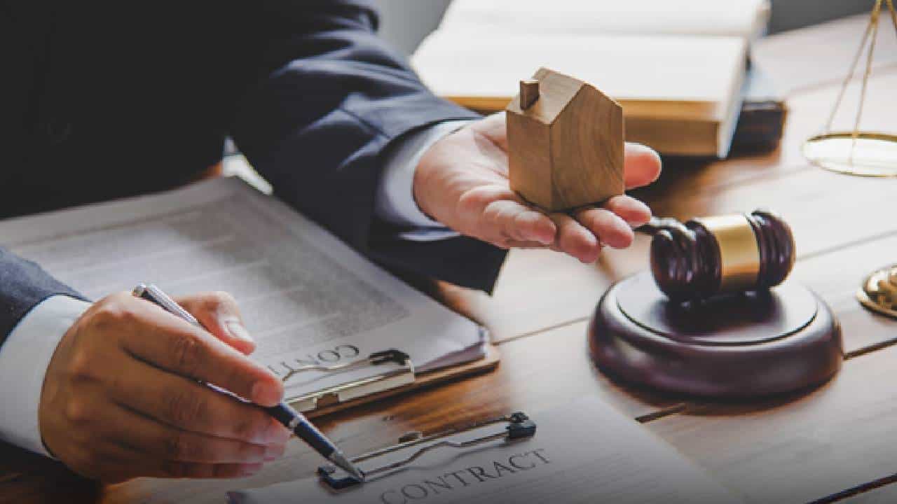 Property Registration: ಆಸ್ತಿ ನೋಂದಣಿ ಸಂದರ್ಭದಲ್ಲಿ ಯಾರನ್ನು ಸಾಕ್ಷಿದಾರರನ್ನಾಗಿ ಮಾಡಬಹುದು, ಕಾನೂನು ಏನು ಹೇಳುತ್ತೆ? Property Registration: ಆಸ್ತಿ ನೋಂದಣಿ ಸಂದರ್ಭದಲ್ಲಿ ಯಾರನ್ನು ಸಾಕ್ಷಿದಾರರನ್ನಾಗಿ ಮಾಡಬಹುದು, ಕಾನೂನು ಏನು ಹೇಳುತ್ತೆ?