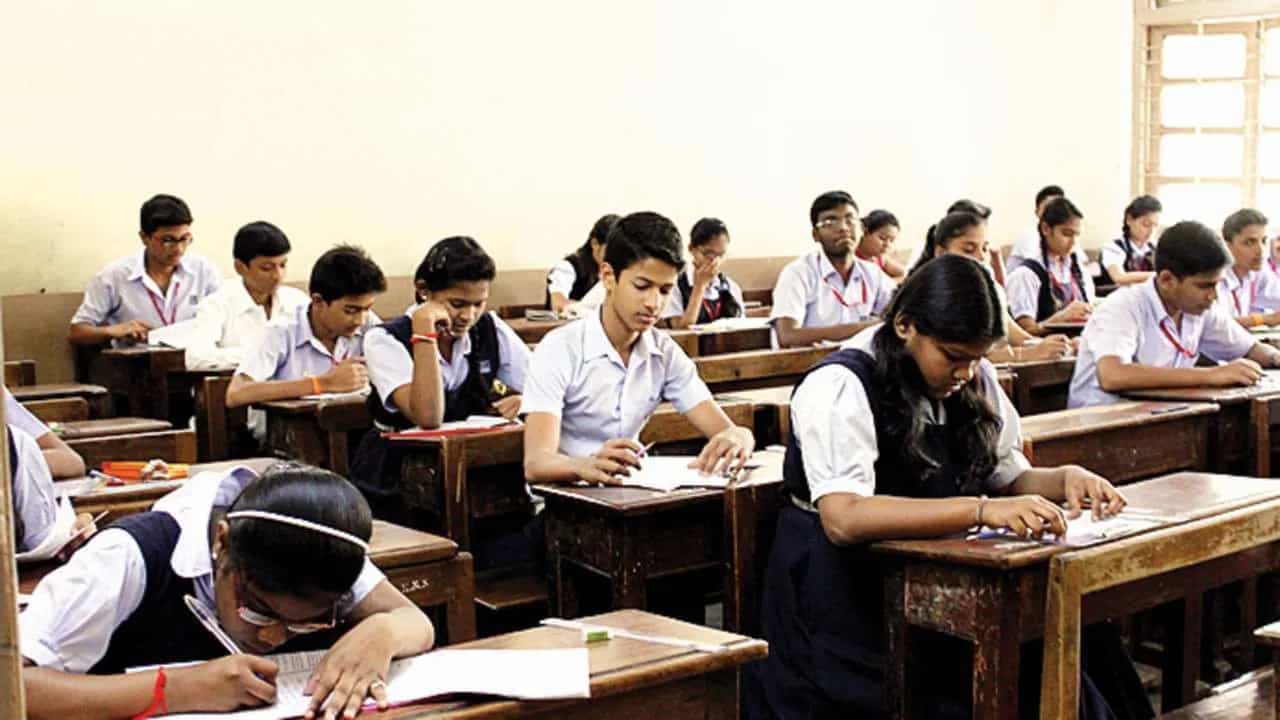 2nd PUC Exam: ದ್ವಿತೀಯ ಪಿಯು ಗಣಿತ ಪರೀಕ್ಷೆಗೆ 12 ಸಾವಿರಕ್ಕೂ ಹೆಚ್ಚು ವಿದ್ಯಾರ್ಥಿಗಳು ಗೈರು 2nd PUC Exam: ದ್ವಿತೀಯ ಪಿಯು ಗಣಿತ ಪರೀಕ್ಷೆಗೆ 12 ಸಾವಿರಕ್ಕೂ ಹೆಚ್ಚು ವಿದ್ಯಾರ್ಥಿಗಳು ಗೈರು