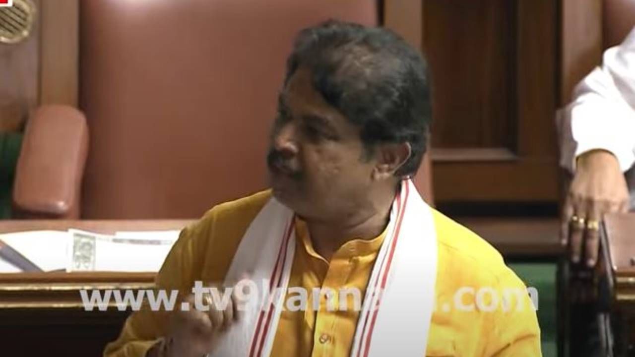 Karnataka budget 2025: ಸರ್ಕಾರಕ್ಕೆ ಕನ್ನಡದ ಮೇಲೆ ಅಭಿಮಾನವಿದ್ದರೆ ಶಾಲಾ ಗ್ರಂಥಾಲಯಗಳ ಬಿಲ್ ತಾನೇ ಪಾವತಿಸಲಿ: ಆರ್ ಅಶೋಕ
