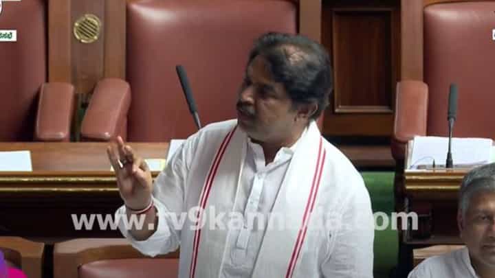 Karnataka Budget Session: ವಿಪಕ್ಷ ಶಾಸಕರು ಮಾತಾಡುವಾಗ ಕೆಮೆರಾ ಯಾಕೆ ಅವರ ಮೇಲೆ ನೆಟ್ಟಿರುವುದಿಲ್ಲ? ಅಶೋಕ Karnataka Budget Session: ವಿಪಕ್ಷ ಶಾಸಕರು ಮಾತಾಡುವಾಗ ಕೆಮೆರಾ ಯಾಕೆ ಅವರ ಮೇಲೆ ನೆಟ್ಟಿರುವುದಿಲ್ಲ? ಅಶೋಕ