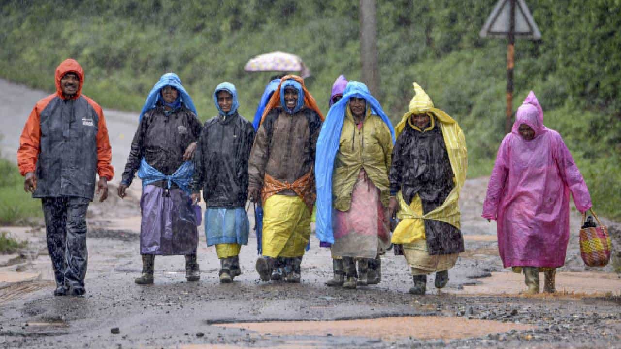 Karnataka Weather: ಕರ್ನಾಟಕದ ಕರಾವಳಿ ಹಾಗೂ ದಕ್ಷಿಣ ಒಳನಾಡಿನ ಹಲವೆಡೆ ಈ ವಾರಾಂತ್ಯ ಮಳೆ