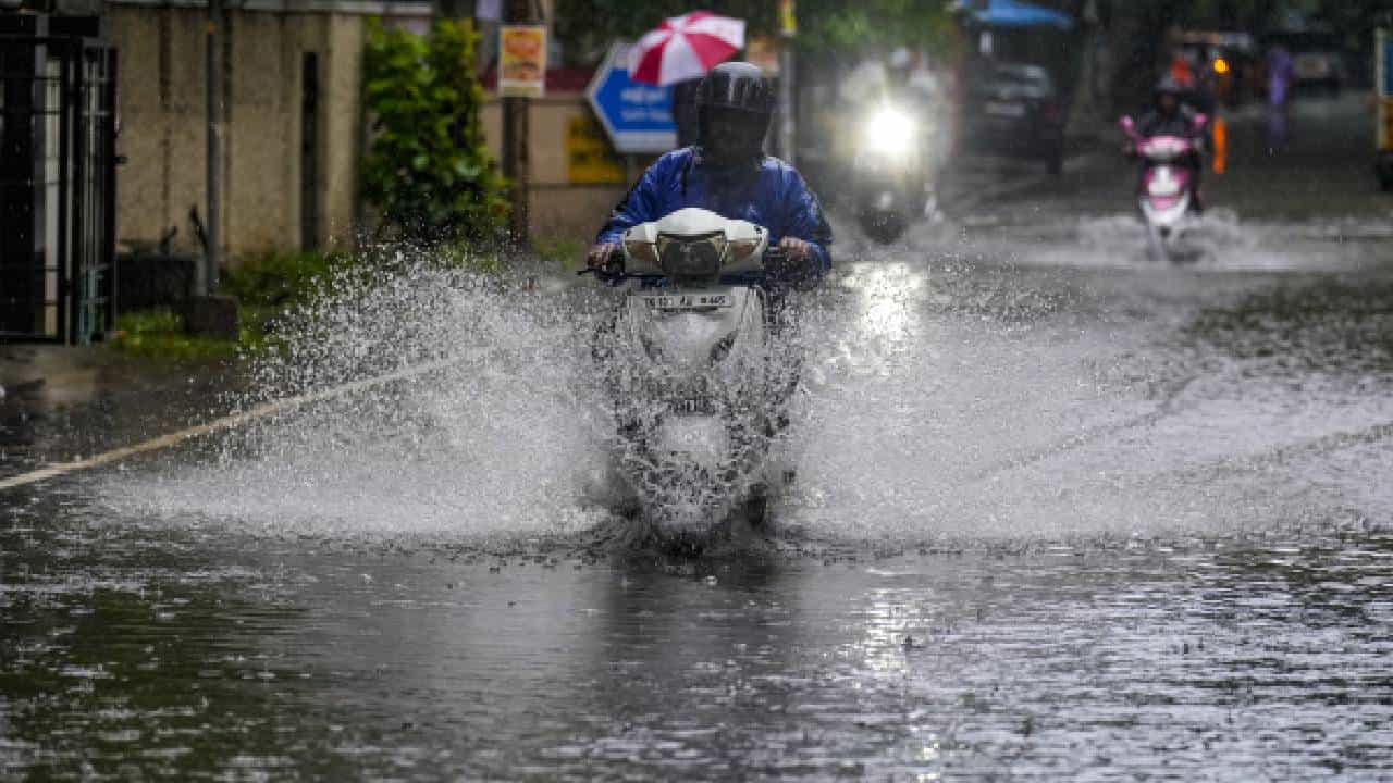 Karnataka Weather: ಕರ್ನಾಟಕದ ಈ ಜಿಲ್ಲೆಗಳಲ್ಲಿ ಏಪ್ರಿಲ್​ 3ರವರೆಗೂ ಮಳೆ