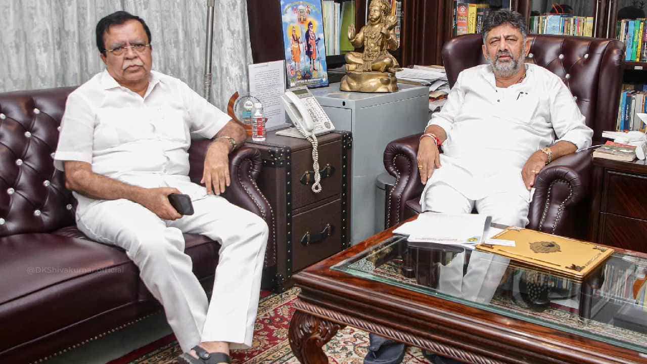 ಹಲೋ ಅಂದ್ರೆ ಆ ಕಡೆಯಿಂದ ಹಲೋ ಅಂತಾರೆ: ಹನಿಟ್ರ್ಯಾಪ್ ಬಗ್ಗೆ ಡಿಕೆಶಿ ಹೇಳಿಕೆಗೆ ರಾಜಣ್ಣ ಹೇಳಿದ್ದಿಷ್ಟು ಹಲೋ ಅಂದ್ರೆ ಆ ಕಡೆಯಿಂದ ಹಲೋ ಅಂತಾರೆ: ಹನಿಟ್ರ್ಯಾಪ್ ಬಗ್ಗೆ ಡಿಕೆಶಿ ಹೇಳಿಕೆಗೆ ರಾಜಣ್ಣ ಹೇಳಿದ್ದಿಷ್ಟು