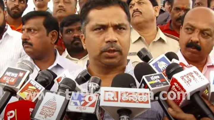 ತನ್ನ ಕೊಲೆಗೆ ಸುಪಾರಿ ನೀಡಿದ ವಿಷಯ ತಮಾಷೆಯಾಗಿರಬಹುದೆಂದು ಇಷ್ಟುದಿನ ಸುಮ್ಮನಿದ್ದೆ: ರಾಜೇಂದ್ರ ರಾಜಣ್ಣ ತನ್ನ ಕೊಲೆಗೆ ಸುಪಾರಿ ನೀಡಿದ ವಿಷಯ ತಮಾಷೆಯಾಗಿರಬಹುದೆಂದು ಇಷ್ಟುದಿನ ಸುಮ್ಮನಿದ್ದೆ: ರಾಜೇಂದ್ರ ರಾಜಣ್ಣ