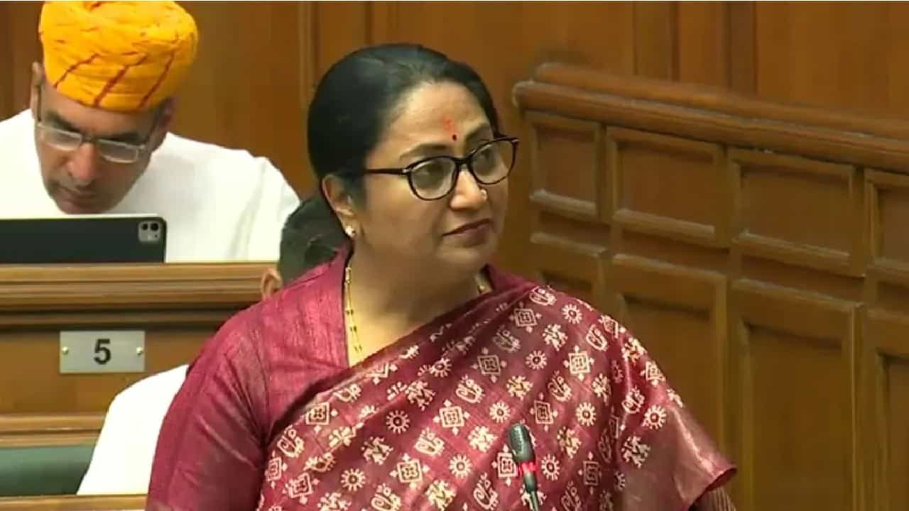 ದೆಹಲಿ ಮೆಟ್ರೋಗೆ 2,929 ಕೋಟಿ ಅನುದಾನ; 1 ಲಕ್ಷ ಕೋಟಿ ರೂ. ಬಜೆಟ್ ಮಂಡಿಸಿದ ದೆಹಲಿ ಸಿಎಂ ರೇಖಾ ಗುಪ್ತಾ
