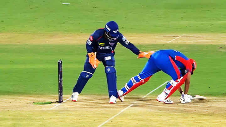 VIDEO: ರನೌಟ್ ಮಾಡಲು ಕುಲ್ದೀಪ್ ಯಾದವ್ನ ತಳ್ಳಿದ ರಿಷಭ್ ಪಂತ್ VIDEO: ರನೌಟ್ ಮಾಡಲು ಕುಲ್ದೀಪ್ ಯಾದವ್ನ ತಳ್ಳಿದ ರಿಷಭ್ ಪಂತ್