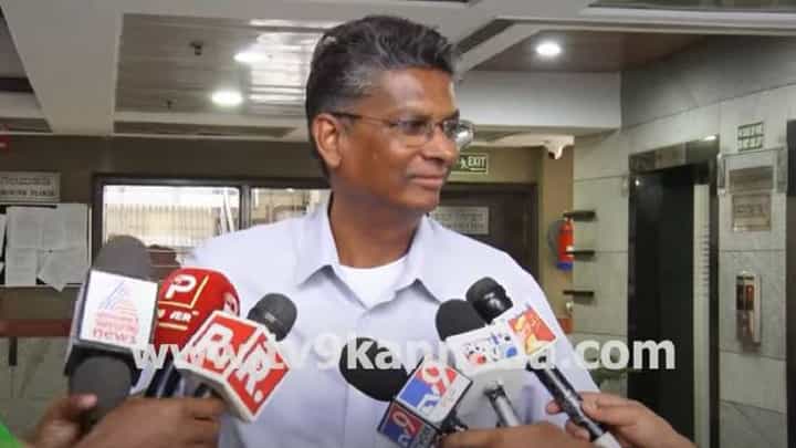 ಇನ್ನೂ ಕೆಲವರನ್ನು ಭೇಟಿಯಾಗುವುದಿದೆ, ಬೆಂಗಳೂರಿಗೆ ಹೋಗಿ ಎಲ್ಲ ವಿಷಯಗಳನ್ನು ಮಾತಾಡುತ್ತೇನೆ: ಸತೀಶ್ ಜಾರಕಿಹೊಳಿ ಇನ್ನೂ ಕೆಲವರನ್ನು ಭೇಟಿಯಾಗುವುದಿದೆ, ಬೆಂಗಳೂರಿಗೆ ಹೋಗಿ ಎಲ್ಲ ವಿಷಯಗಳನ್ನು ಮಾತಾಡುತ್ತೇನೆ: ಸತೀಶ್ ಜಾರಕಿಹೊಳಿ