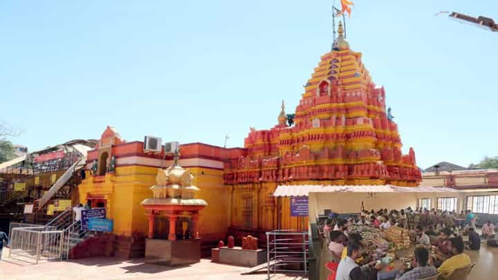 ಸವದತ್ತಿ ಯಲ್ಲಮ್ಮ ದೇವಸ್ಥಾನ ಹುಂಡಿಯಲ್ಲಿ 3.68 ಕೋಟಿ ರೂ. ಕಾಣಿಕೆ ಸಂಗ್ರಹ ಸವದತ್ತಿ ಯಲ್ಲಮ್ಮ ದೇವಸ್ಥಾನ ಹುಂಡಿಯಲ್ಲಿ 3.68 ಕೋಟಿ ರೂ. ಕಾಣಿಕೆ ಸಂಗ್ರಹ