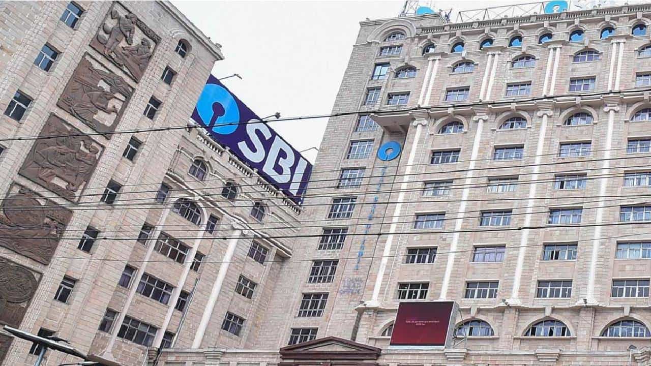 SBI Recruitment 2025: SBIನಲ್ಲಿ ವಿವಿಧ ಹುದ್ದೆಗಳಿಗೆ ಅರ್ಜಿ ಸಲ್ಲಿಸಲು ನಾಳೆಯೇ ಕೊನೆಯ ದಿನಾಂಕ SBI Recruitment 2025: SBIನಲ್ಲಿ ವಿವಿಧ ಹುದ್ದೆಗಳಿಗೆ ಅರ್ಜಿ ಸಲ್ಲಿಸಲು ನಾಳೆಯೇ ಕೊನೆಯ ದಿನಾಂಕ