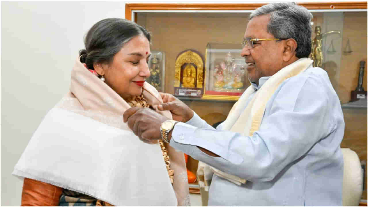 ನಟಿ ಶಬಾನಾ ಆಜ್ಮಿಗೆ ಜೀವಮಾನ ಸಾಧನೆ ಪ್ರಶಸ್ತಿ ನೀಡಿ ಗೌರವಿಸಿದ ಸಿದ್ದರಾಮಯ್ಯ