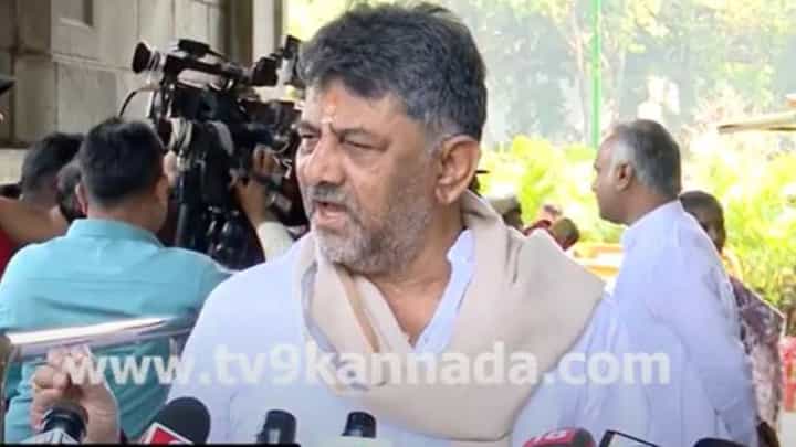 ಸಿನಿಮಾರಂಗದವರು ನಾನಾಡಿದ ಮಾತುಗಳನ್ನು ಟೀಕಿಸಲಿ ಅಂತಲೇ ಹಾಗೆಲ್ಲ ಮಾತಾಡಿದ್ದು: ಡಿಕೆ ಶಿವಕುಮಾರ್ ಸಿನಿಮಾರಂಗದವರು ನಾನಾಡಿದ ಮಾತುಗಳನ್ನು ಟೀಕಿಸಲಿ ಅಂತಲೇ ಹಾಗೆಲ್ಲ ಮಾತಾಡಿದ್ದು: ಡಿಕೆ ಶಿವಕುಮಾರ್