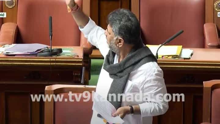 Karnataka Budget Session: ಸದನದಲ್ಲಿ ಗ್ಯಾರಂಟಿ ಯೋಜನೆಗಳ ಬಗ್ಗೆ ಮಾತಾಡುವಾಗ ಶಿವಕುಮಾರ್ ಪಕ್ಷದ ಶಾಸಕನನ್ನು ಗದರಿದ್ದು ಯಾಕೆ ಗೊತ್ತಾ? Karnataka Budget Session: ಸದನದಲ್ಲಿ ಗ್ಯಾರಂಟಿ ಯೋಜನೆಗಳ ಬಗ್ಗೆ ಮಾತಾಡುವಾಗ ಶಿವಕುಮಾರ್ ಪಕ್ಷದ ಶಾಸಕನನ್ನು ಗದರಿದ್ದು ಯಾಕೆ ಗೊತ್ತಾ?