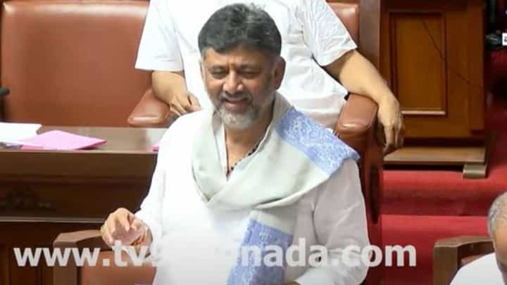 ಏನ್ಸಾರ್ ಮೇಲಿಂದ ಶುಭಸೂಚನೆ ಸಿಕ್ಕಿತಾ? ಬಹಳ ಖುಷಿಯಾಗಿದ್ದೀರಿ ಅಂತ ಶಿವಕುಮಾರ್ ಕಾಲೆಳೆದ ಸಿಟಿ ರವಿ ಏನ್ಸಾರ್ ಮೇಲಿಂದ ಶುಭಸೂಚನೆ ಸಿಕ್ಕಿತಾ? ಬಹಳ ಖುಷಿಯಾಗಿದ್ದೀರಿ ಅಂತ ಶಿವಕುಮಾರ್ ಕಾಲೆಳೆದ ಸಿಟಿ ರವಿ