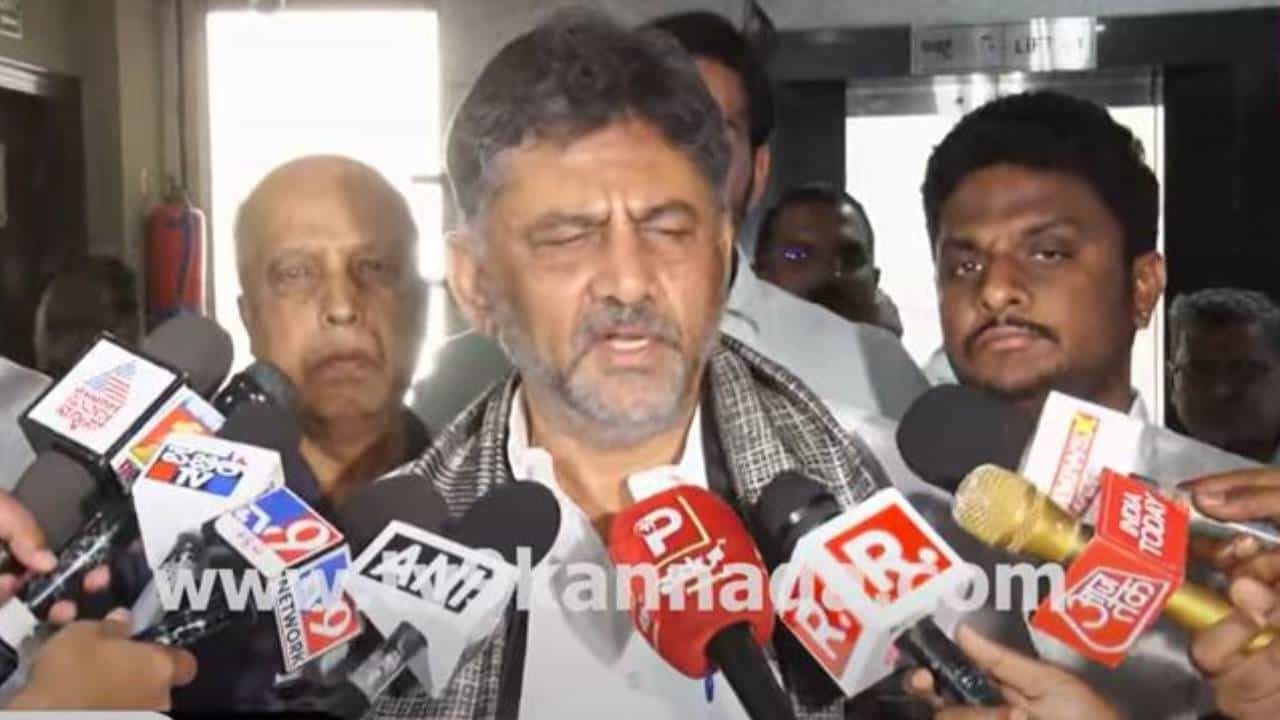 ಡಿಕೆ ಶಿವಕುಮಾರ್ ದೆಹಲಿಗೆ ತೆರಳಿದ ಕೆಲಸ ಅಪೂರ್ಣ, ಪ್ರತ್ಯೇಕ ಮೀಟಿಂಗ್ ಬೇಕೆಂದ ತಮಿಳುನಾಡು ಡಿಕೆ ಶಿವಕುಮಾರ್ ದೆಹಲಿಗೆ ತೆರಳಿದ ಕೆಲಸ ಅಪೂರ್ಣ, ಪ್ರತ್ಯೇಕ ಮೀಟಿಂಗ್ ಬೇಕೆಂದ ತಮಿಳುನಾಡು