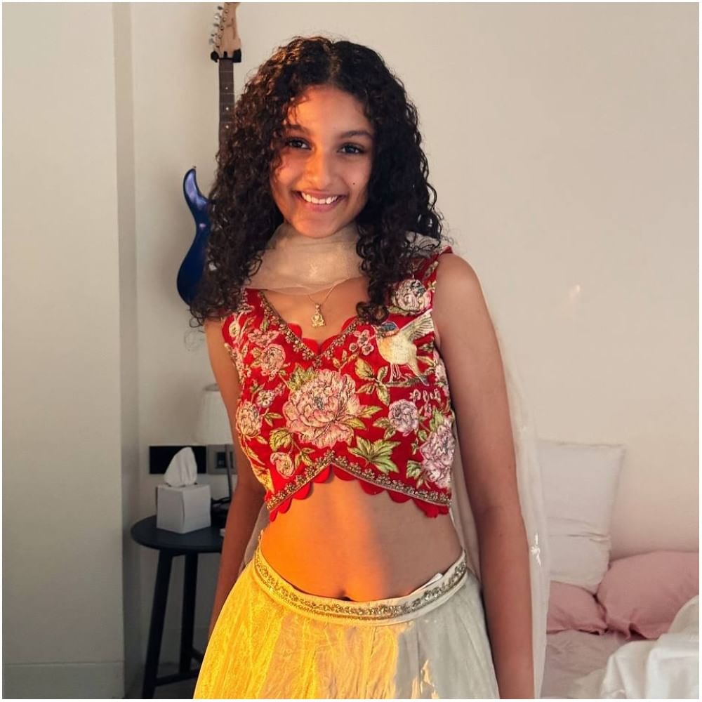 ‘ಸಿತಾರಾ ಅವರು ಚಿತ್ರರಂಗಕ್ಕೆ ಯಾವಾಗ ಬರ್ತಾರೆ’ ಎಂದು ಕೇಳಲಾಯಿತು. ಇದಕ್ಕೆ ನಮ್ರತಾ ಅವರು ನೇರವಾಗಿ ಉತ್ತರಿಸಿದ್ದಾರೆ. ಆದರೆ, ಇಷ್ಟು ಬೇಗ ಅವರು ಚಿತ್ರರಂಗಕ್ಕೆ ಬರಲು ಸಾಧ್ಯವಿಲ್ಲ ಎಂದು ಪರೋಕ್ಷವಾಗಿ ಹೇಳಿದ್ದಾರೆ.