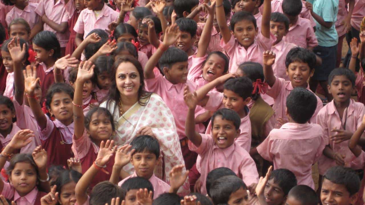 ಭಾರತದಲ್ಲಿ 1 ಲಕ್ಷಕ್ಕೂ ಹೆಚ್ಚು ಮಕ್ಕಳಿಗೆ ಶಿಕ್ಷಣ: ಇವರೇ ನೋಡಿ ಶಾಂತ ಕ್ರಾಂತಿಕಾರಿ ಮಹಿಳಾ ನಾಯಕಿ