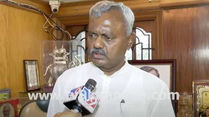 ಪಕ್ಷಕ್ಕೆ ಮುಜುಗರವಾಗುವ ರೀತಿ ಮಾತಾಡಬಾರದೆಂದು ಯತ್ನಾಳ್ಗೆ ಹೇಳಿದ್ದೆ, ಅವರು ಕೇಳಲಿಲ್ಲ: ಎಸ್ ಟಿ ಸೋಮಶೇಖರ್ ಪಕ್ಷಕ್ಕೆ ಮುಜುಗರವಾಗುವ ರೀತಿ ಮಾತಾಡಬಾರದೆಂದು ಯತ್ನಾಳ್ಗೆ ಹೇಳಿದ್ದೆ, ಅವರು ಕೇಳಲಿಲ್ಲ: ಎಸ್ ಟಿ ಸೋಮಶೇಖರ್