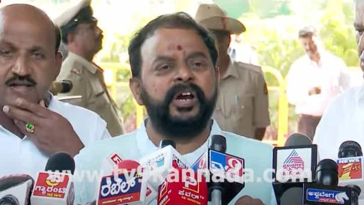 ಗೃಹಲಕ್ಷ್ಮಿ ಯೋಜನೆ ಹಣ ಚುನಾವಣೆ ಸಮಯದಲ್ಲಿ ಮಾತ್ರ ನೀಡುವ ಹಣ ಅಂತ ಪುನರ್ ನಾಮಕರಣ ಮಾಡಿ: ಸರವಣ ಗೃಹಲಕ್ಷ್ಮಿ ಯೋಜನೆ ಹಣ ಚುನಾವಣೆ ಸಮಯದಲ್ಲಿ ಮಾತ್ರ ನೀಡುವ ಹಣ ಅಂತ ಪುನರ್ ನಾಮಕರಣ ಮಾಡಿ: ಸರವಣ