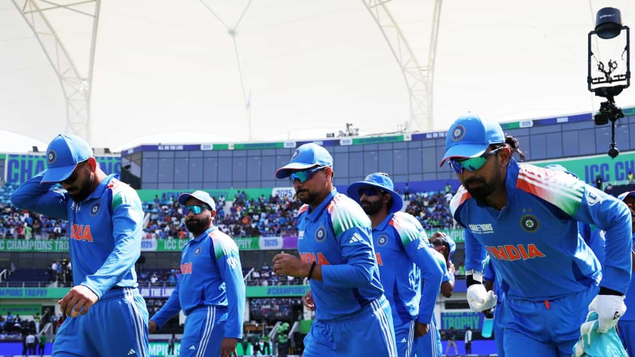ಚಾಂಪಿಯನ್ಸ್ ಟ್ರೋಫಿಯ 12ನೇ ಪಂದ್ಯಕ್ಕೂ ಮುನ್ನ ಟೀಮ್ ಇಂಡಿಯಾಗೆ ಸಿಹಿ ಸುದ್ದಿಯೊಂದು ಸಿಕ್ಕಿದೆ. ಅದು ಸಹ ಇಬ್ಬರು ಪ್ರಮುಖ ಆಟಗಾರರು ಮುಂದಿನ ಪಂದ್ಯಕ್ಕಾಗಿ ಸಂಪೂರ್ಣ ಫಿಟ್ ಆಗುವುದರೊಂದಿಗೆ. ಈ ಸಿಹಿ ಸುದ್ದಿಯೊಂದಿಗೆ ಭಾರತ ತಂಡ ಆತಂಕ ಕೂಡ ದೂರವಾಗಿದೆ.