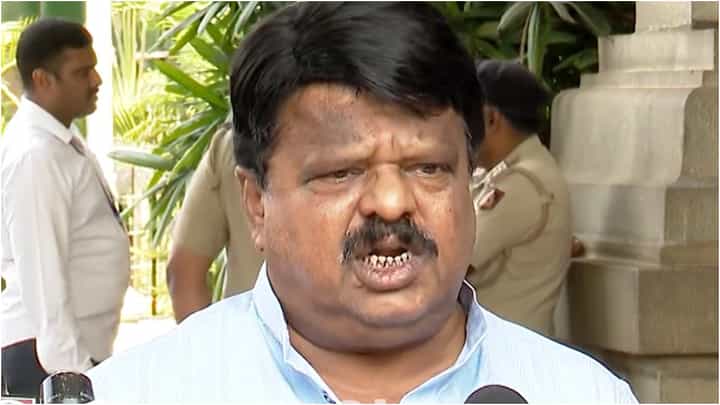 ‘ಸಿನಿಮೋತ್ಸವಕ್ಕೆ ಆಹ್ವಾನ ಹಾಗಿರಲಿ, ಪಾಸ್ ಕೇಳಿದ್ದೆ ಅದೂ ಕೊಡಲಿಲ್ಲ’; ಟೆನ್ನಿಸ್ ಕೃಷ್ಣ ಬೇಸರ ‘ಸಿನಿಮೋತ್ಸವಕ್ಕೆ ಆಹ್ವಾನ ಹಾಗಿರಲಿ, ಪಾಸ್ ಕೇಳಿದ್ದೆ ಅದೂ ಕೊಡಲಿಲ್ಲ’; ಟೆನ್ನಿಸ್ ಕೃಷ್ಣ ಬೇಸರ