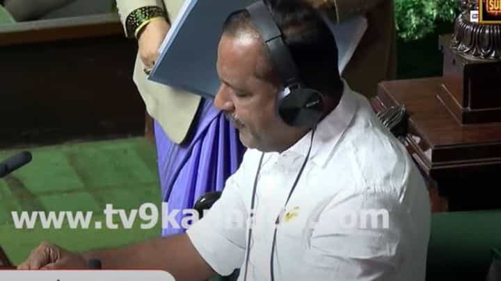 Karnataka Budget session: ಸಭಾಧ್ಯಕ್ಷನ ಪೀಠಕ್ಕೆ ಅಗೌರವ, 18 ಬಿಜೆಪಿ ಶಾಸಕರನ್ನು ಸಸ್ಪೆಂಡ್ ಮಾಡಿದ ಸ್ಪೀಕರ್ ಯುಟಿ ಖಾದರ್ Karnataka Budget session: ಸಭಾಧ್ಯಕ್ಷನ ಪೀಠಕ್ಕೆ ಅಗೌರವ, 18 ಬಿಜೆಪಿ ಶಾಸಕರನ್ನು ಸಸ್ಪೆಂಡ್ ಮಾಡಿದ ಸ್ಪೀಕರ್ ಯುಟಿ ಖಾದರ್