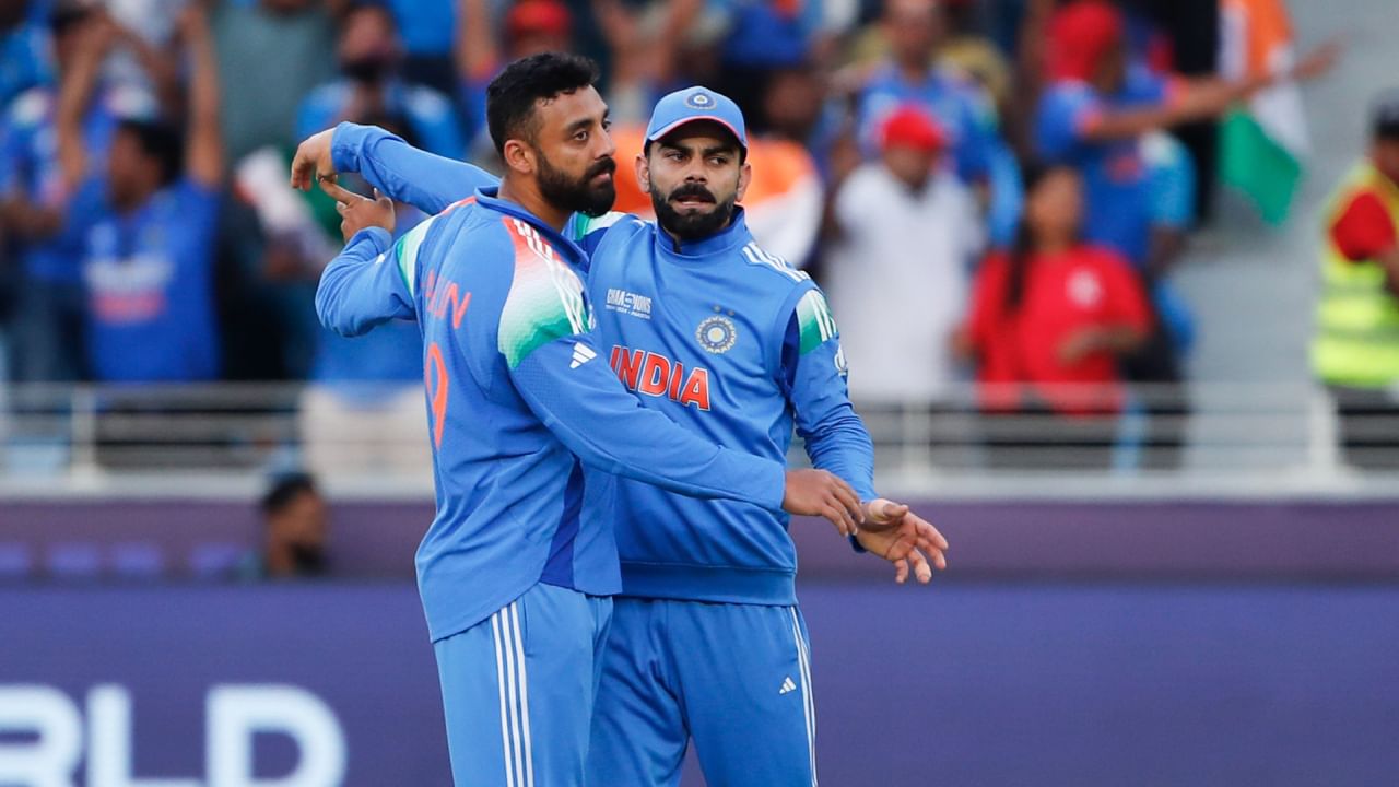 ವರುಣ್ ಚಕ್ರವರ್ತಿ... ಕಳೆದೊಂದು ತಿಂಗಳಿಂದ ಭಾರತ ಕ್ರಿಕೆಟ್ ಮಾತ್ರವಲ್ಲದೆ ಅಂತರರಾಷ್ಟ್ರೀಯ ಕ್ರಿಕೆಟ್ನಲ್ಲಿ ಸದ್ದು ಮಾಡುತ್ತಿರುವ ಟೀಂ ಇಂಡಿಯಾ ಸ್ಪಿನ್ನರ್. ತನ್ನ ಮ್ಯಾಜಿಕಲ್ ಎಸೆತಗಳಿಂದ ಎಂತಹಾ ಬ್ಯಾಟ್ಸ್ಮನ್ ಅನ್ನು ಕಟ್ಟಿಹಾಕುವ ಕಲೆ ಕಲಿತಿರುವ ವರುಣ್, ಪ್ರಸ್ತುತ ಟೀಂ ಇಂಡಿಯಾ ಸ್ಪಿನ್ ವಿಭಾಗದಲ್ಲಿ ಖಾಯಂ ಸ್ಥಾನ ಪಡೆದುಕೊಂಡಿದ್ದಾರೆ.