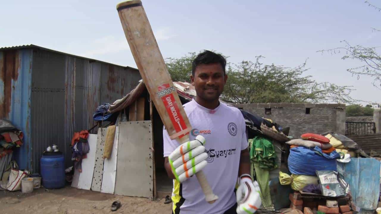 ಚಾಂಪಿಯನ್ಸ್ ಟ್ರೋಫಿಯಲ್ಲಿ ಭಾರತದ ಪರ ಆಡಿದ್ದ ವಿಜಯಪುರದ ಆಟಗಾರನಿಗೆ ಇದೆಂಥ ಸ್ಥಿತಿ, ಗುಡಿಸಿಲಿನಲ್ಲಿ ವಾಸ ಚಾಂಪಿಯನ್ಸ್ ಟ್ರೋಫಿಯಲ್ಲಿ ಭಾರತದ ಪರ ಆಡಿದ್ದ ವಿಜಯಪುರದ ಆಟಗಾರನಿಗೆ ಇದೆಂಥ ಸ್ಥಿತಿ, ಗುಡಿಸಿಲಿನಲ್ಲಿ ವಾಸ
