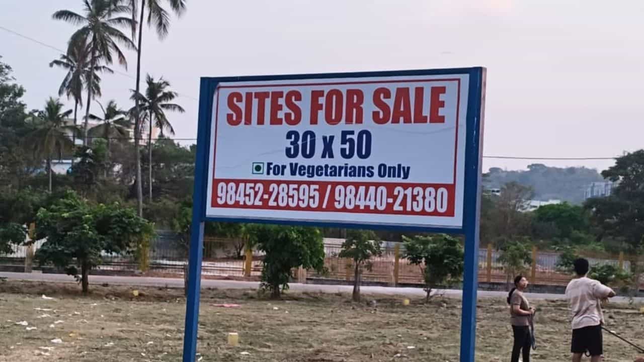 Viral: ಜಾಗ ಮಾರಾಟಕ್ಕಿದೆ, ಆದ್ರೆ ಸಸ್ಯಹಾರಿಗಳಿಗೆ ಮಾತ್ರ; ವೈರಲ್‌ ಆಯ್ತು ಜಾಹೀರಾತು ಫಲಕ