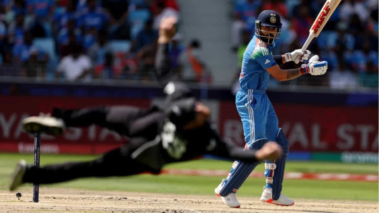 IND vs NZ: 0.61 ಸೆಕೆಂಡುಗಳಲ್ಲಿ ಕೊಹ್ಲಿ ಇನ್ನಿಂಗ್ಸ್​ಗೆ ಅಂತ್ಯ ಹಾಡಿದ ಫಿಲಿಪ್ಸ್‌; ಮೈ ಜುಂ ಎನಿಸುವ ಕ್ಯಾಚ್ ನೋಡಿ