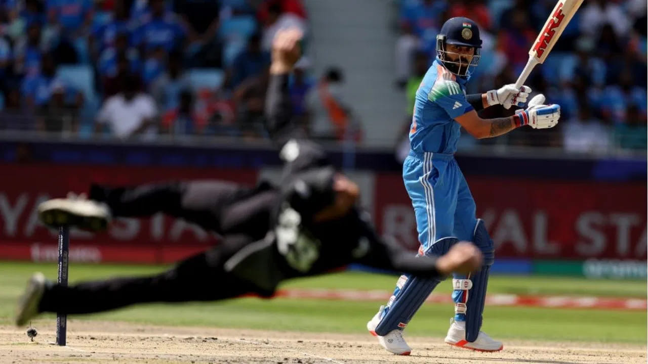 IND vs NZ: 0.61 ಸೆಕೆಂಡುಗಳಲ್ಲಿ ಕೊಹ್ಲಿ ಇನ್ನಿಂಗ್ಸ್​ಗೆ ಅಂತ್ಯ ಹಾಡಿದ ಫಿಲಿಪ್ಸ್‌; ಮೈ ಜುಂ ಎನಿಸುವ ಕ್ಯಾಚ್ ನೋಡಿ