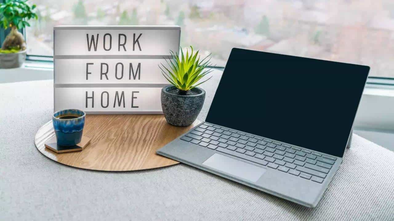 Vastu Tips: ಮನೆಯಿಂದಲೇ ಕೆಲಸ ಮಾಡುತ್ತಿದ್ದೀರಾ? ಹಾಗಿದ್ರೆ ಈ ವಾಸ್ತು ಸಲಹೆ ಅನುಸರಿಸಿ