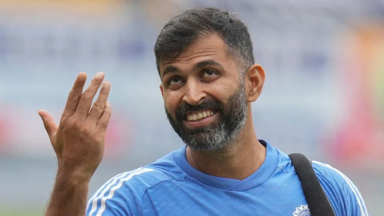ಬಿಸಿಸಿಐ ಹೊರದಬ್ಬಿದ ಅಭಿಷೇಕ್ ನಾಯರ್ಗೆ ಕೆಲಸ ಕೊಟ್ಟ ಕೆಕೆಆರ್ ಬಿಸಿಸಿಐ ಹೊರದಬ್ಬಿದ ಅಭಿಷೇಕ್ ನಾಯರ್ಗೆ ಕೆಲಸ ಕೊಟ್ಟ ಕೆಕೆಆರ್