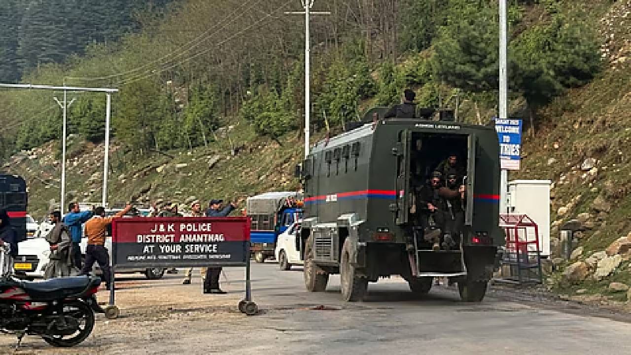 Pahalgam Terror Attack: ತಂದೆಗೆ ಗುಂಡು ಹಾರಿಸುವ ಮೊದಲು ಇಸ್ಲಾಮಿಕ್ ಪಠಣ ಮಾಡುವಂತೆ ಒತ್ತಾಯಿಸಿದ್ರು Pahalgam Terror Attack: ತಂದೆಗೆ ಗುಂಡು ಹಾರಿಸುವ ಮೊದಲು ಇಸ್ಲಾಮಿಕ್ ಪಠಣ ಮಾಡುವಂತೆ ಒತ್ತಾಯಿಸಿದ್ರು