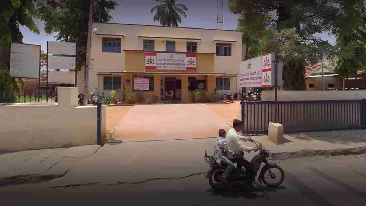 ದಾವಣಗೆರೆ: ಜಾತ್ರೆಗೆ ಬಂದಿದ್ದ ದಲಿತ ಮಹಿಳೆ ಮೇಲೆ ಬಸ್​ನಲ್ಲಿ ಲೈಂಗಿಕ ದೌರ್ಜನ್ಯ ಯತ್ನ