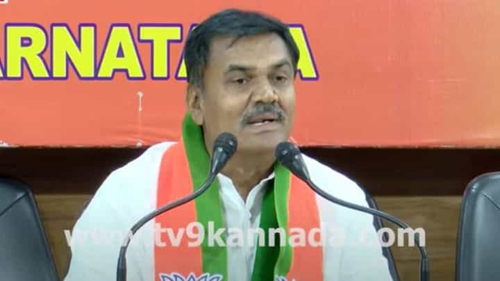 ಬೇರೆಯವರ ಭ್ರಷ್ಟಾಚಾರವನ್ನು ಮಾತಾಡುವ ಯತ್ನಾಳ್ ಖುದ್ದು ಒಬ್ಬ ಭ್ರಷ್ಟಾಚಾರಿ: ಎಎಸ್ ಪಾಟೀಲ್ ನಡಹಳ್ಳಿ ಬೇರೆಯವರ ಭ್ರಷ್ಟಾಚಾರವನ್ನು ಮಾತಾಡುವ ಯತ್ನಾಳ್ ಖುದ್ದು ಒಬ್ಬ ಭ್ರಷ್ಟಾಚಾರಿ: ಎಎಸ್ ಪಾಟೀಲ್ ನಡಹಳ್ಳಿ