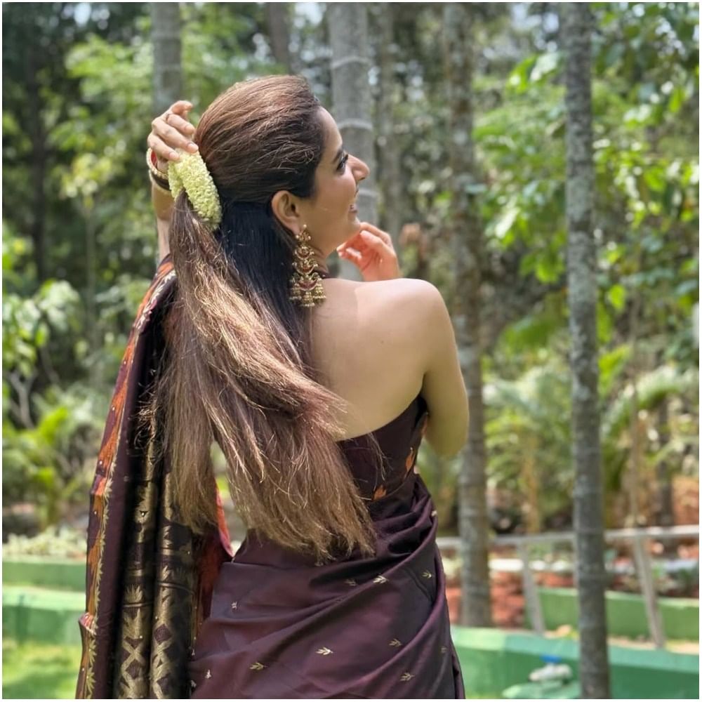 ಆಶಿಕಾ ಅವರ ಗೆಳತಿ ಅರ್ಚನಾ ಕೊಟ್ಟಿಗೆ ವಿವಾಹ ಇತ್ತೀಚೆಗೆ ನೆರವೇರಿದೆ. ಕ್ರಿಕೆಟರ್ ಜೊತೆ ಅರ್ಚನಾ ಮದುವೆ ಆಗಿದ್ದಾರೆ. ಈ ಮದುವೆಯಲ್ಲಿ ಆಶಿಕಾ ರಂಗನಾಥ್ ಅವರು ಭಾಗಿ ಆಗಿದ್ದರು. ಆ ಸಂದರ್ಭದಲ್ಲಿ ತೆಗೆದ ಫೋಟೋ ಇದು ಎಂದು ಊಹಿಸಲಾಗಿದೆ.