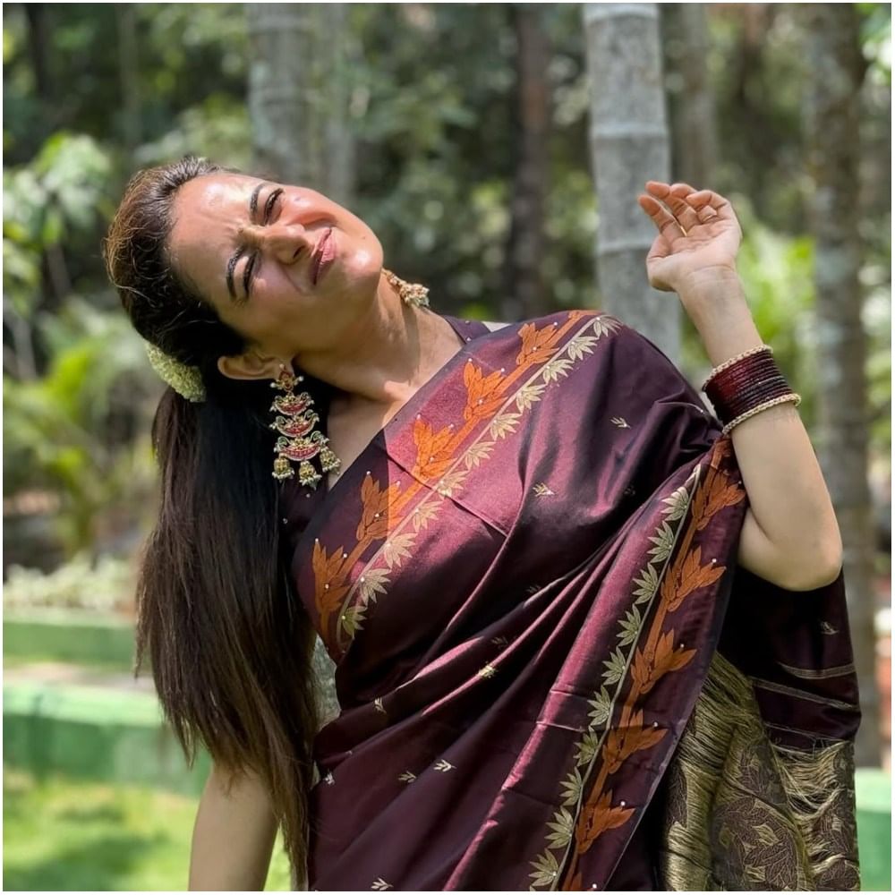 ‘ಆಶಿಕಾ ರಂಗನಾಥ್ ಅವರು ಸಖತ್ ಕ್ಯೂಟ್ ಆಗಿ ಕಾಣಿಸುತ್ತಿದ್ದಾರೆ’ ಎಂದು ಕೆಲವರು ಕಮೆಂಟ್ ಹಾಕಿದ್ದಾರೆ. ಇನ್ನೂ ಕೆಲವರು ಆಶಿಕಾ ರಂಗನಾಥ್ ಅವರ ಬಳಿ ‘ನಿಮ್ಮ ಮದುವೆ ಯಾವಾಗ’ ಎನ್ನುವ ಪ್ರಶ್ನೆ ಕೇಳಿದ್ದಾರೆ. ಇದಕ್ಕೆ ಆಶಿಕಾ ಉತ್ತರಿಸಿಲ್ಲ.