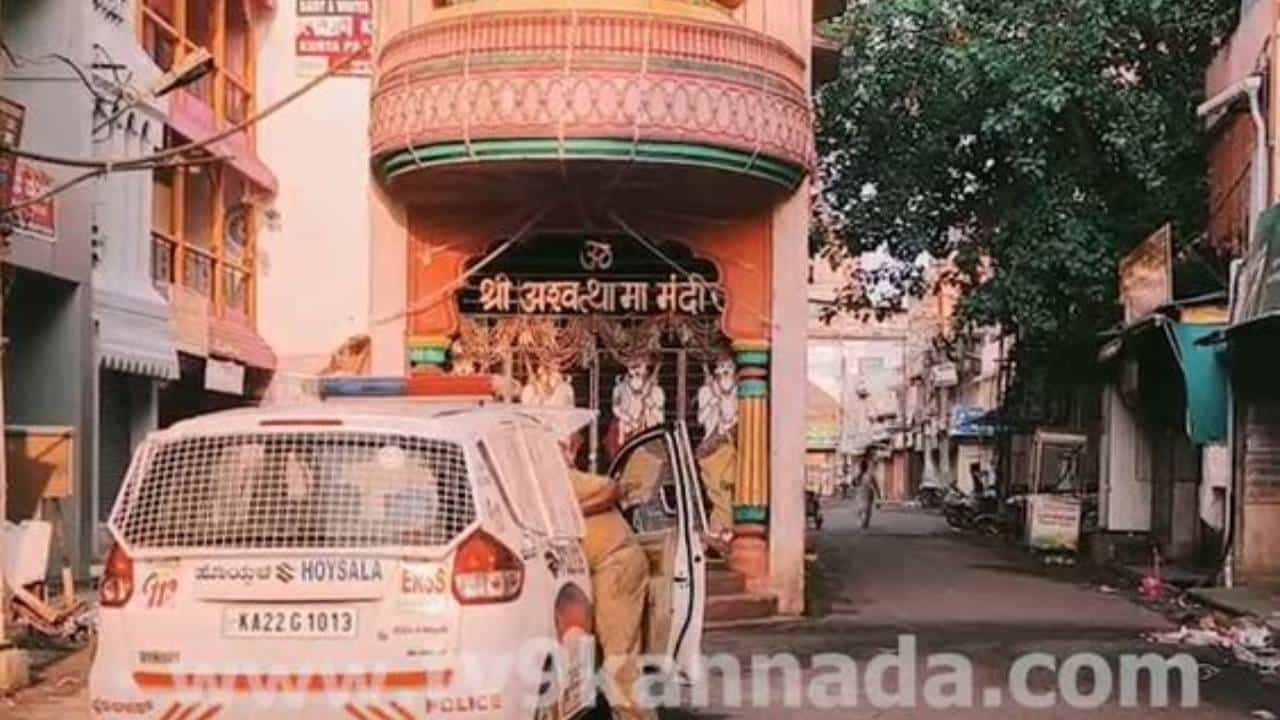 ಬೆಳಗಾವಿ ನಗರದಲ್ಲಿ ಮಾನಸಿಕ ಅಸ್ವಸ್ಥನೊಬ್ಬನಿಂದ ದೇವಸ್ಥಾನದ ಮೇಲೆ ಕಲ್ಲೆಸತ, ಏರಿಯಾದಲ್ಲಿ ಬಿಗುವಿನ ವಾತಾವರಣ ಬೆಳಗಾವಿ ನಗರದಲ್ಲಿ ಮಾನಸಿಕ ಅಸ್ವಸ್ಥನೊಬ್ಬನಿಂದ ದೇವಸ್ಥಾನದ ಮೇಲೆ ಕಲ್ಲೆಸತ, ಏರಿಯಾದಲ್ಲಿ ಬಿಗುವಿನ ವಾತಾವರಣ