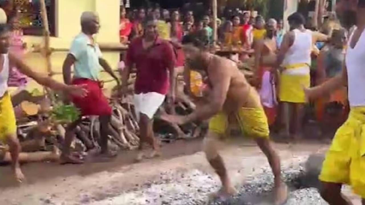 Video: 6 ತಿಂಗಳ ಮಗುವನ್ನೆತ್ತಿಕೊಂಡು ಕೆಂಡ ಹಾಯಲು ಹೋಗಿ ಮುಗ್ಗರಿಸಿ ಬಿದ್ದ ವ್ಯಕ್ತಿ