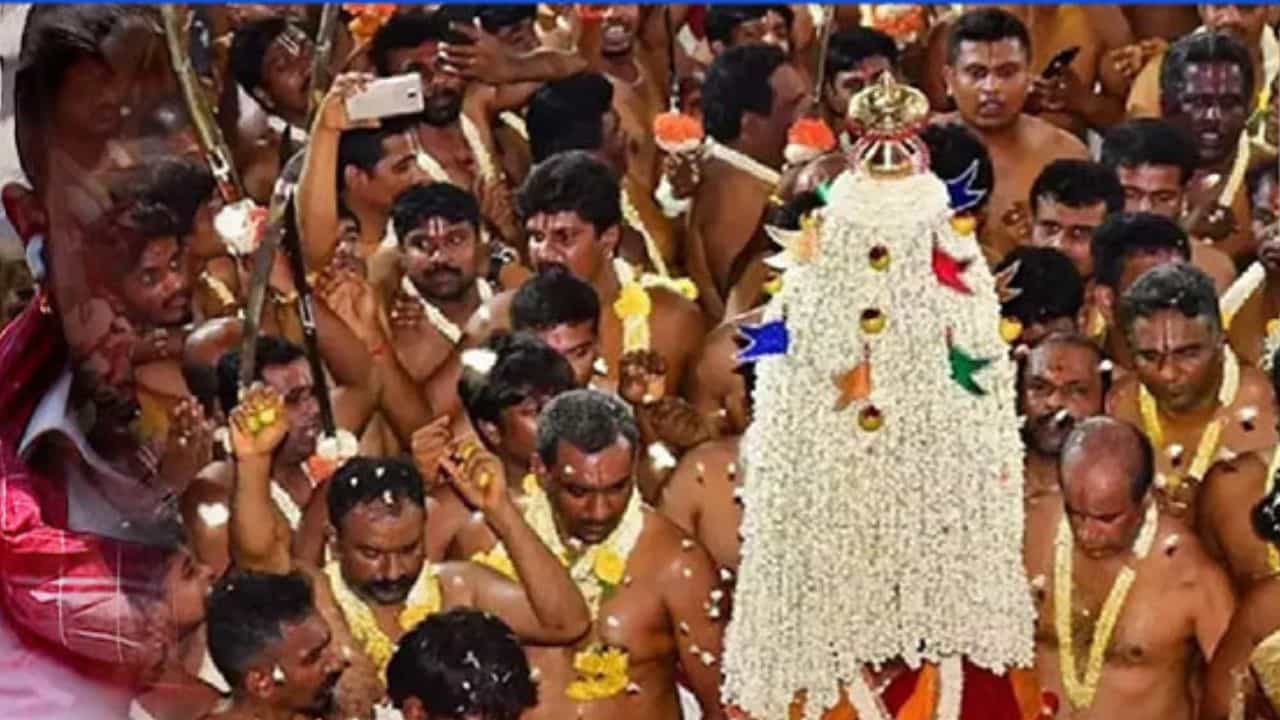 ಬೆಂಗಳೂರು ಕರಗ: ಸರ್ಕಾರದಿಂದ ಹಣ ಬಿಡುಗಡೆ ವಿಚಾರದಲ್ಲಿ ಗೊಂದಲ, ಯಾರು ಏನಂದರು ನೋಡಿ ಬೆಂಗಳೂರು ಕರಗ: ಸರ್ಕಾರದಿಂದ ಹಣ ಬಿಡುಗಡೆ ವಿಚಾರದಲ್ಲಿ ಗೊಂದಲ, ಯಾರು ಏನಂದರು ನೋಡಿ