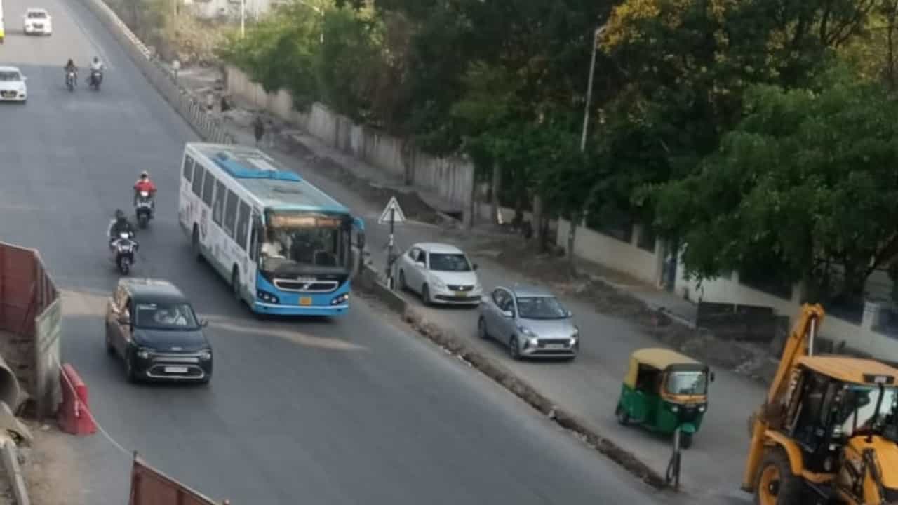 Bengaluru Traffic Adisory: ಬೆಂಗಳೂರಿನ ಈ ರಸ್ತೆಯಲ್ಲಿಂದು ಸಂಚಾರ ನಿರ್ಬಂಧ: ಪರ್ಯಾಯ ಮಾರ್ಗ ವಿವರ ಇಲ್ಲಿದೆ