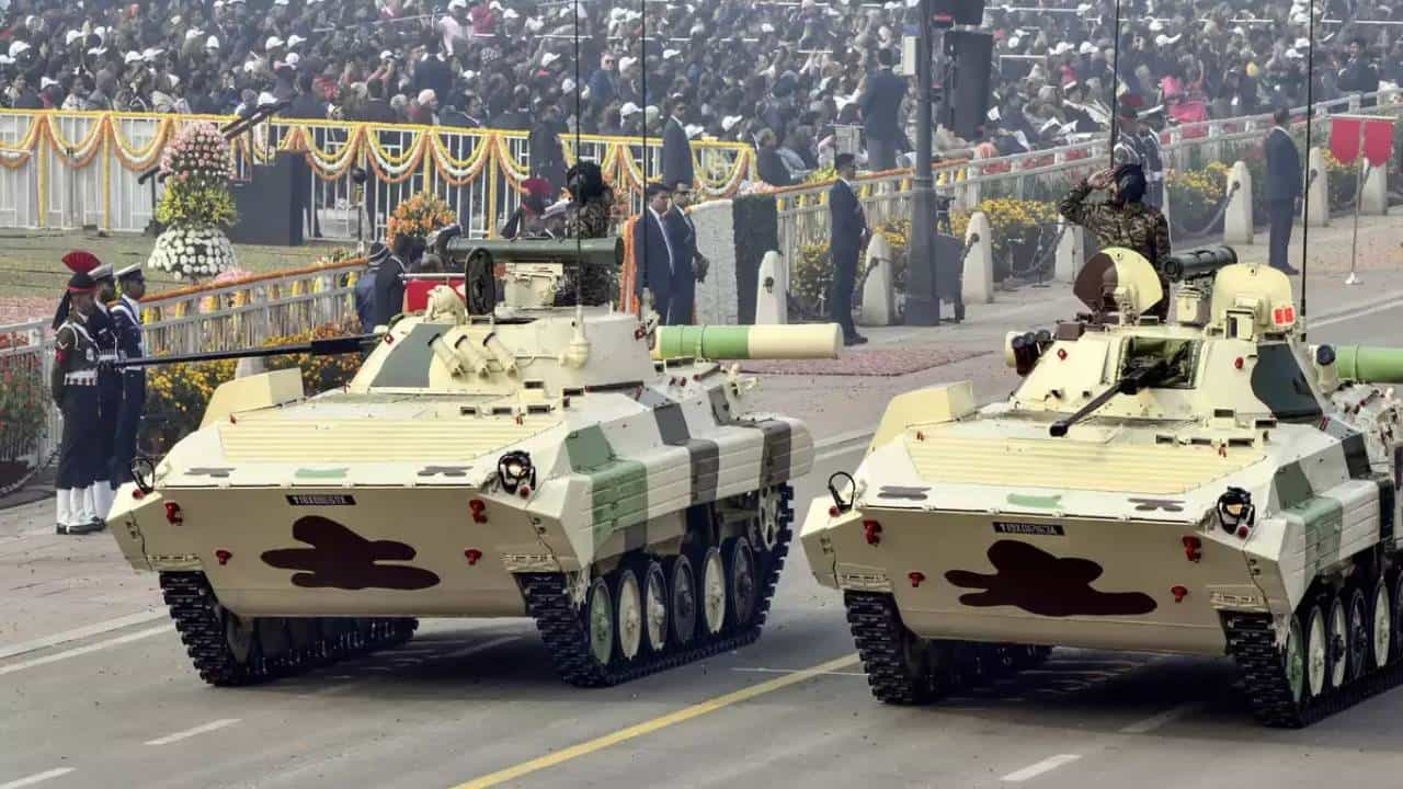India vs Pak: ಯಾರ ಬಲ ಹೆಚ್ಚು? ಭಾರತ ಮತ್ತು ಪಾಕಿಸ್ತಾನದ ಮಿಲಿಟರಿ ಶಕ್ತಿಗಳ ಒಂದು ಹೋಲಿಕೆ India vs Pak: ಯಾರ ಬಲ ಹೆಚ್ಚು? ಭಾರತ ಮತ್ತು ಪಾಕಿಸ್ತಾನದ ಮಿಲಿಟರಿ ಶಕ್ತಿಗಳ ಒಂದು ಹೋಲಿಕೆ