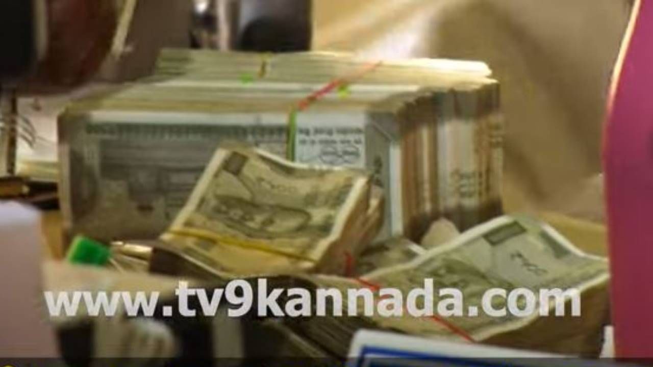 ಚಿಕ್ಕಬಳ್ಳಾಪುರ ಕೃಷಿ ಕಚೇರಿಯಲ್ಲಿ ₹3 ಲಕ್ಷ ಲಂಚ ಸ್ವೀಕರಿಸುತ್ತ ರೆಡ್​ಹೆಂಡಾಗಿ ಲೋಕಾಯುಕ್ತ ಬಲೆಗೆ ಬಿದ್ದ ಅಧಿಕಾರಿ