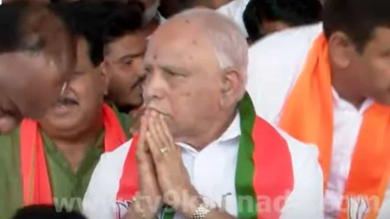 ತಮ್ಮ ಆಗಮನದಿಂದ ಪ್ರತಿಭಟನಾನಿರತ ಬಿಜೆಪಿ ಮುಖಂಡರ ಹುಮ್ಮಸ್ಸು ದ್ವಿಗುಣಗೊಳಿಸಿದ ಬಿಎಸ್ ಯಡಿಯೂರಪ್ಪ ತಮ್ಮ ಆಗಮನದಿಂದ ಪ್ರತಿಭಟನಾನಿರತ ಬಿಜೆಪಿ ಮುಖಂಡರ ಹುಮ್ಮಸ್ಸು ದ್ವಿಗುಣಗೊಳಿಸಿದ ಬಿಎಸ್ ಯಡಿಯೂರಪ್ಪ