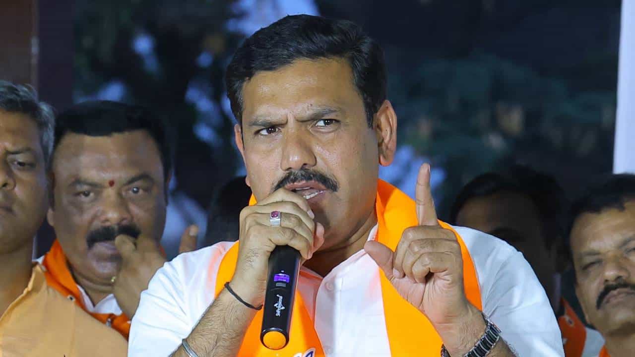 ಕೆಎಎಸ್ ಮರುಪರೀಕ್ಷೆ ನಡೆಸುವಂತೆ ಸಿಎಂ ಸಿದ್ದರಾಮಯ್ಯಗೆ ವಿಜಯೇಂದ್ರ ಪತ್ರ ಕೆಎಎಸ್ ಮರುಪರೀಕ್ಷೆ ನಡೆಸುವಂತೆ ಸಿಎಂ ಸಿದ್ದರಾಮಯ್ಯಗೆ ವಿಜಯೇಂದ್ರ ಪತ್ರ