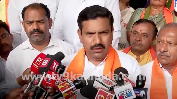 ಬಿಜೆಪಿ-ಜೆಡಿಎಸ್ ನಡುವೆ ಯಾವ ಗೊಂದಲವೂ ಇಲ್ಲ, ಮಾತುಕತೆ ಮೂಲಕ ಸರಿಮಾಡಿಕೊಳ್ಳುತ್ತೇವೆ: ವಿಜಯೇಂದ್ರ ಬಿಜೆಪಿ-ಜೆಡಿಎಸ್ ನಡುವೆ ಯಾವ ಗೊಂದಲವೂ ಇಲ್ಲ, ಮಾತುಕತೆ ಮೂಲಕ ಸರಿಮಾಡಿಕೊಳ್ಳುತ್ತೇವೆ: ವಿಜಯೇಂದ್ರ