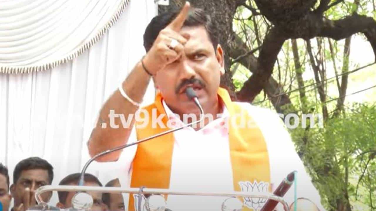 ಕಲಬುರಗಿಯಲ್ಲಿ ಜನಾಕ್ರೋಶ ಯಾತ್ರೆ; ವೀರಾವೇಶದ ಭಾಷಣ ಮಾಡಿದ ಬಿವೈ ವಿಜಯೇಂದ್ರ ಕಲಬುರಗಿಯಲ್ಲಿ ಜನಾಕ್ರೋಶ ಯಾತ್ರೆ; ವೀರಾವೇಶದ ಭಾಷಣ ಮಾಡಿದ ಬಿವೈ ವಿಜಯೇಂದ್ರ